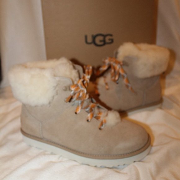 NIB UGG ALPINE HIKER SUEDE SHEARLING ANKLE‎ BOOTS SAND 7 - Picture 3 of 7